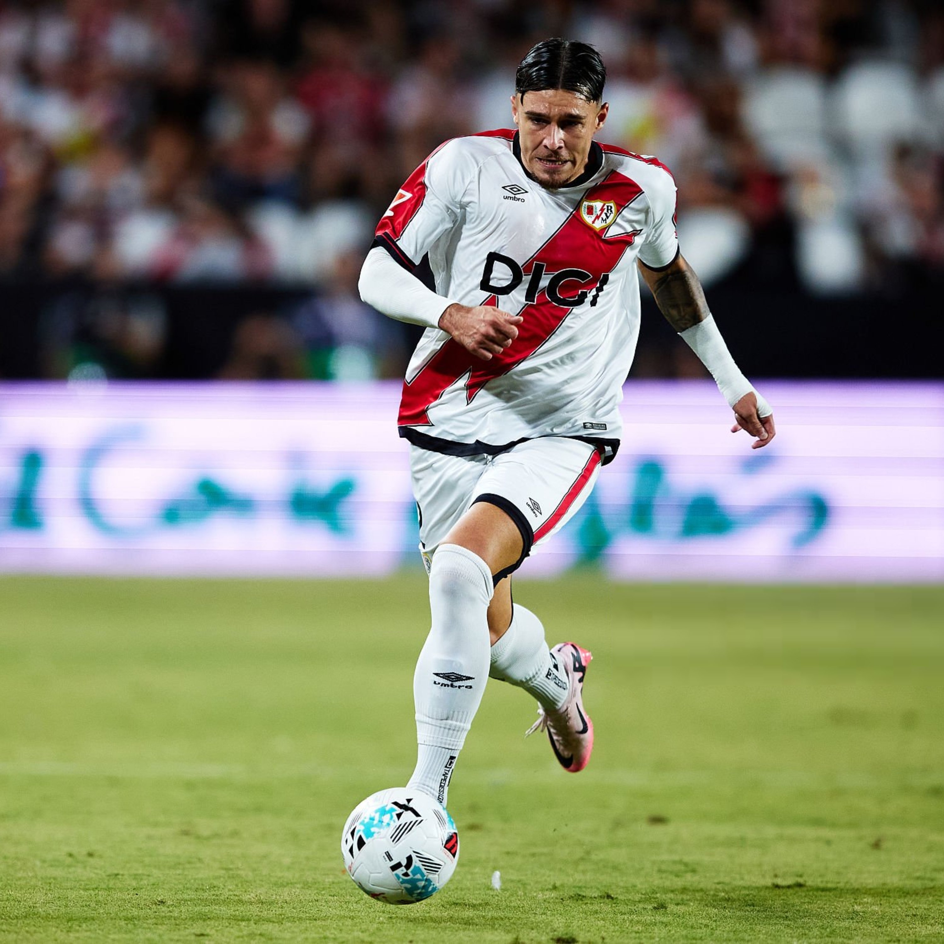 加泰电台：德科很欣赏巴列卡诺右边后卫安德烈·拉蒂乌，他的薪水也很低。巴萨至死不渝