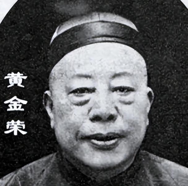 上海滩三大亨——黄金荣、杜月笙、张啸林。
 
这三个名字至今还能在影视剧里横着走