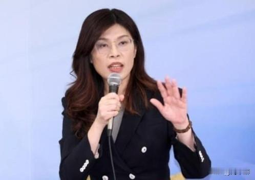郑丽文“和平路线”就是坚持一中、谋求和平、共襄荣景。
在“台独”气焰喧嚣的台湾政