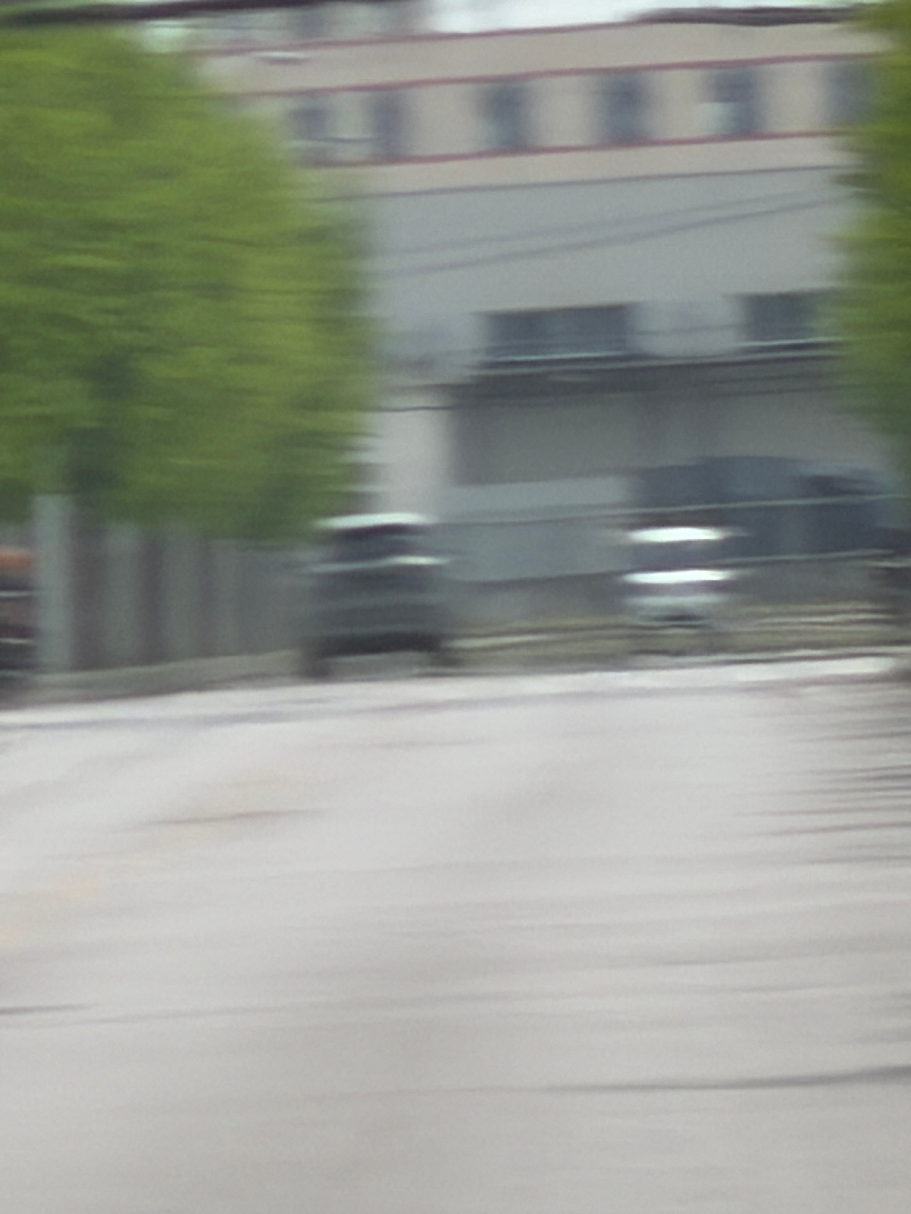 我刚刚，疑似看到i9测试车了，不确定是不是哈，你看你能不能看的出来