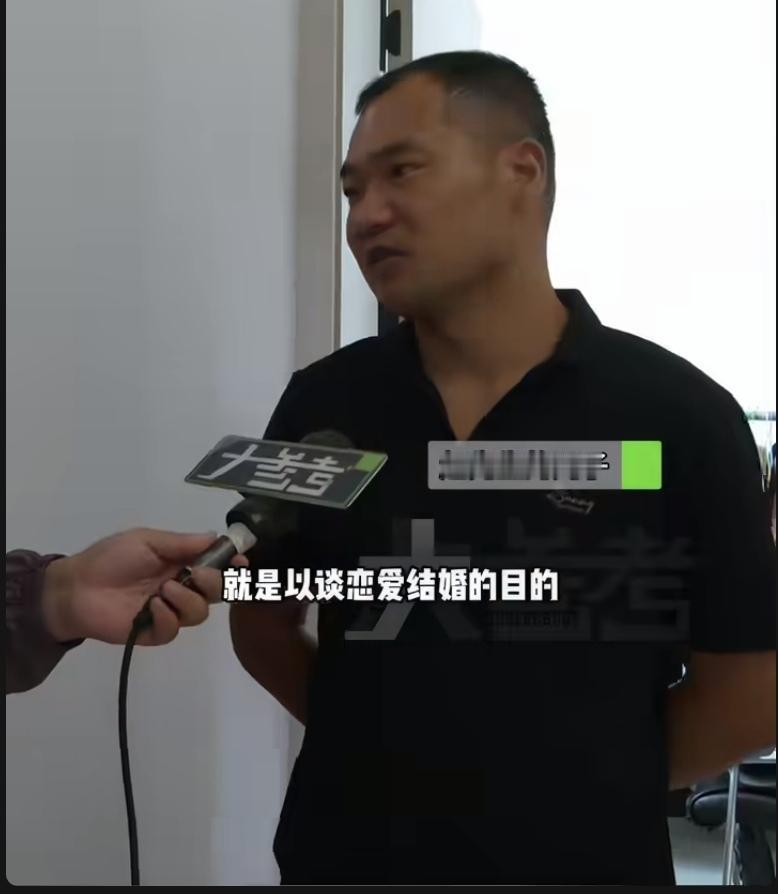 37岁，月薪5000，每月刷信用卡打赏女主播5万，仨月砸进去14万。女主播说“以