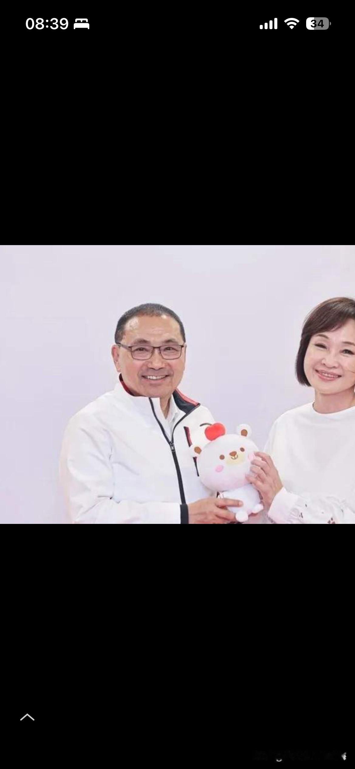 柯志恩有点动作了！
柯志恩从高雄来到了新北！拜会即将卸任的市长侯友宜！
柯志恩对
