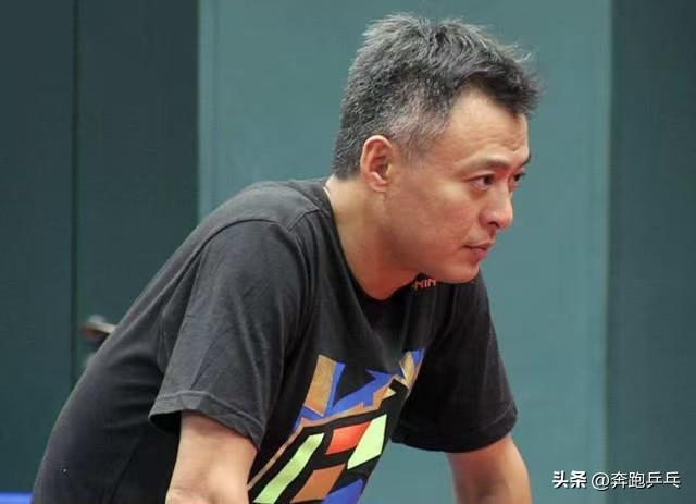 秦志戬直言，五大主力缺席亚锦赛，不是避战，也不是伤病，而是王励勤的长远布局。
 