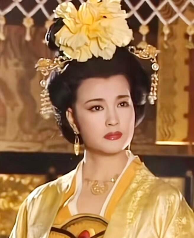 刘晓庆短剧版武则天刘晓庆第六次演武则天 刘晓庆再塑经典！第六次演武则天，短剧里的