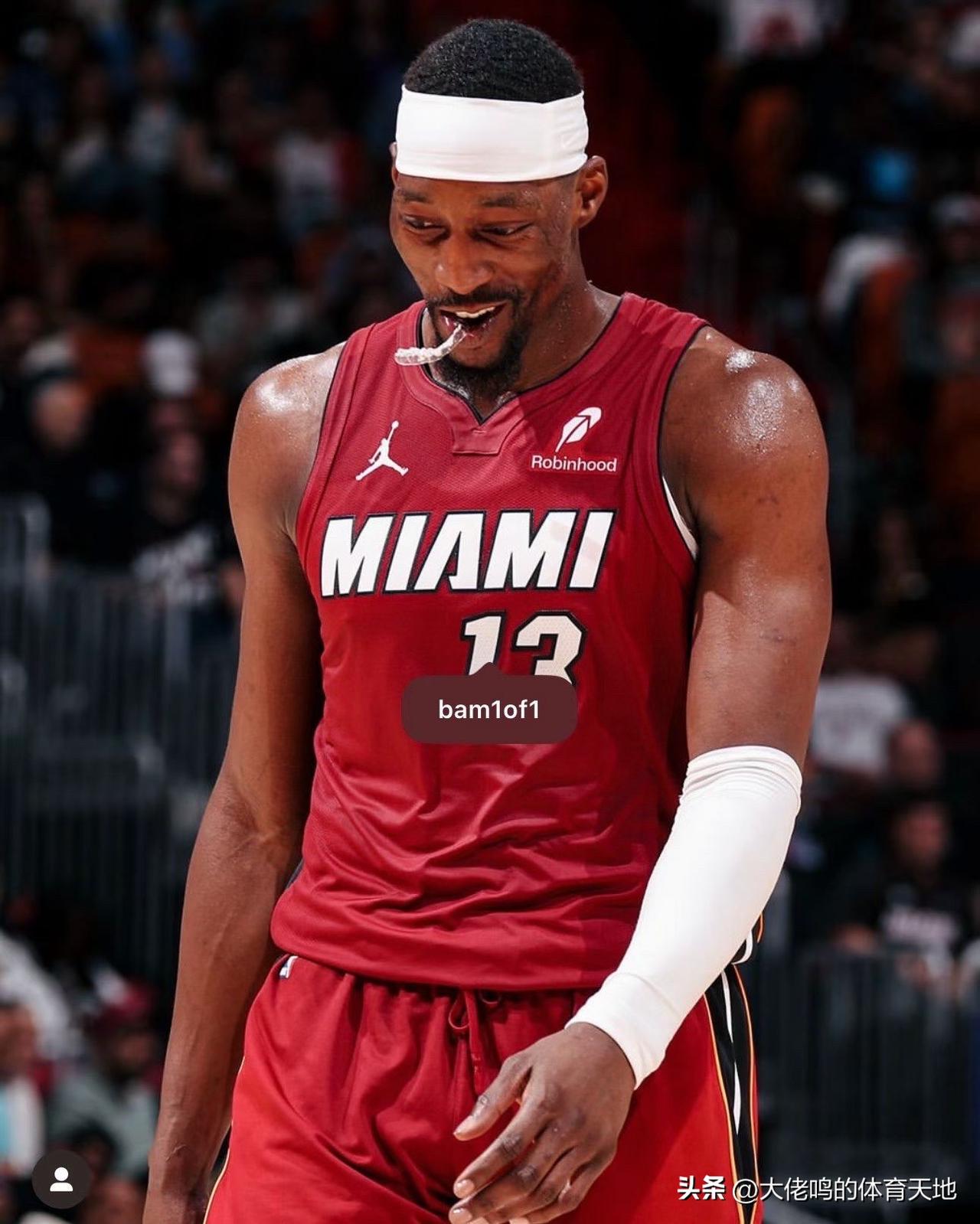 这不是开挂了是什么？单场83分，一举超过了科比的81得分纪录……他叫阿德巴约。他