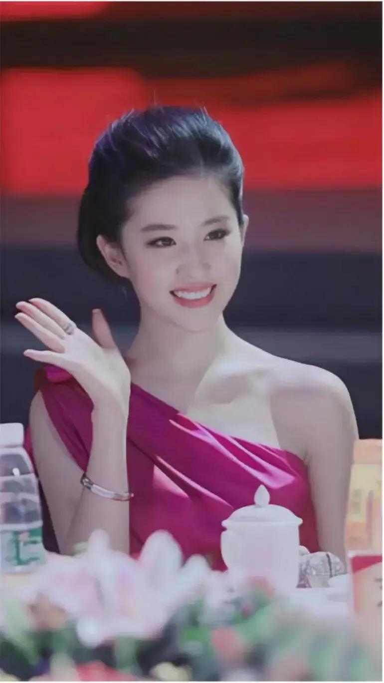 @刘亦菲 找到合适的就嫁了吧！别再等我了，我们之间不可能了。
今天桌上没有花生米