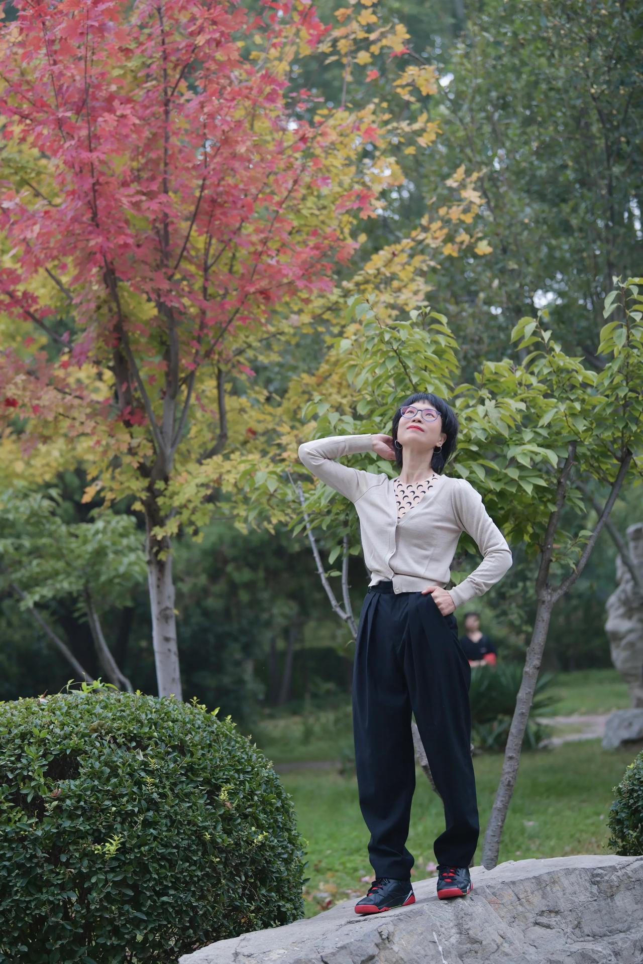 金秋十月，开心快乐每一天，拍摄于丛台公园。#秋冬公园随拍# #昨日公园美拍# #