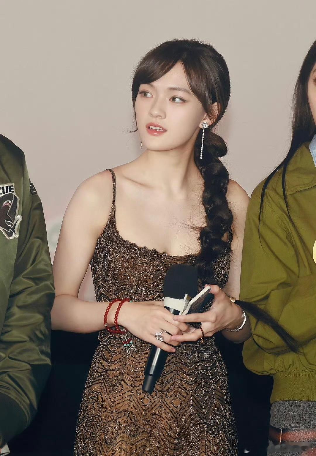 文淇[超话]  文淇绿瞳  文淇的绿瞳在剧中格外耀眼，让陈朵的形象更加立体生动，