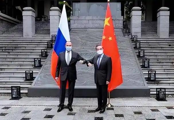 作为金砖国家，一边跟中俄谈合作，一边给以色列递刀子干脏活，印度这95万件军火的黑