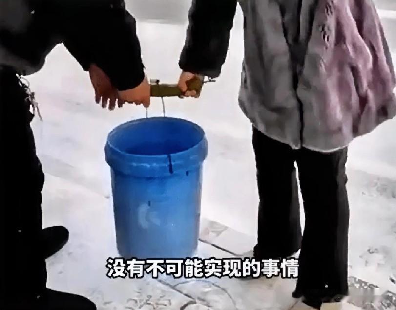 近日，黑龙江塔河县在零下36℃的极寒天气中，上演了一场令人称奇的“生活实验”。当