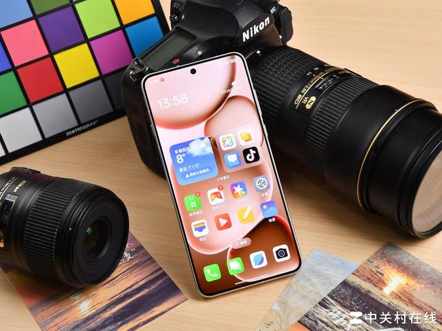 减量不减配 小直屏为何“回归”旗舰标配