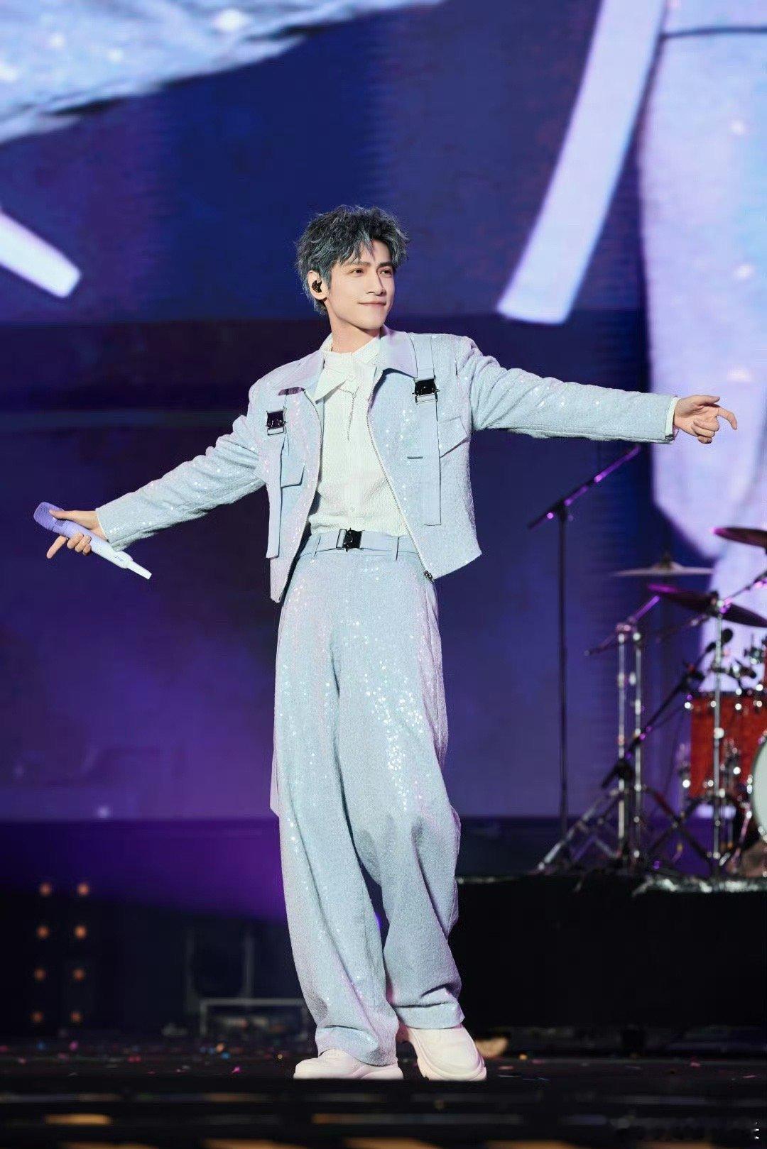 罗云熙蜡像入驻香港杜莎夫人蜡像馆 恭喜罗云熙即将落户香港杜莎夫人蜡像馆一路作品沉