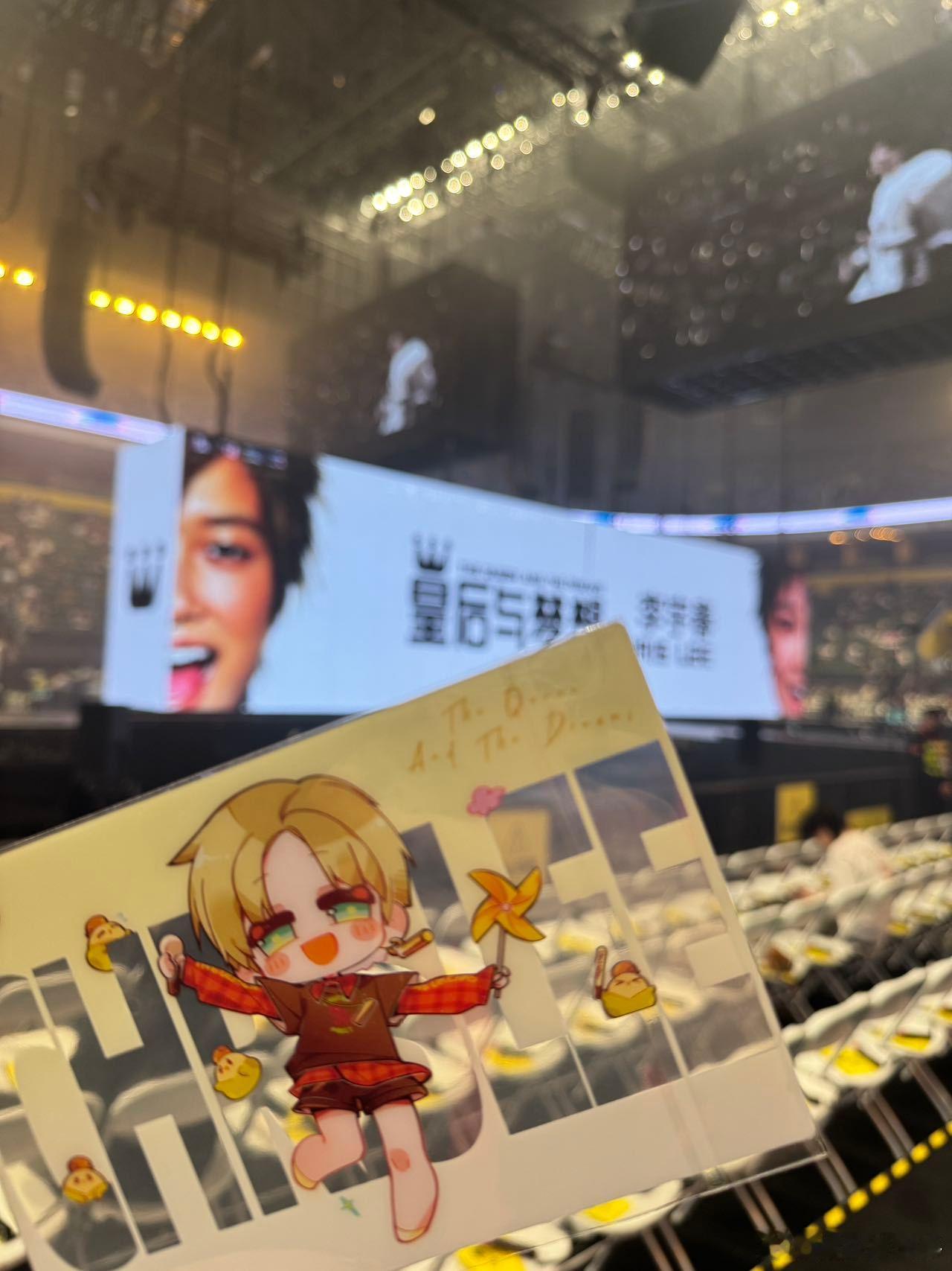 李宇春郑州演唱会 「皇后与梦想」登陆郑州！歌声穿越时光，舞台点亮夜空，和万千歌迷