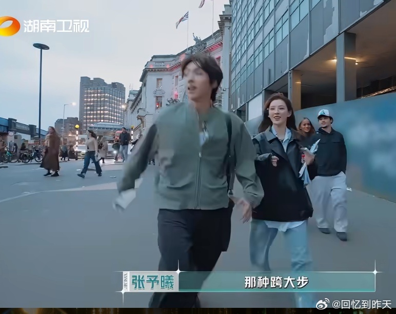 张予曦狂风里都出片张予曦的节目氛围感好强，在合伙人节目中，张予曦颜安两人合作很好