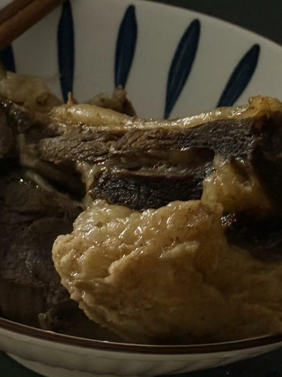 鹭卓半夜饿了 、 王一珩给鹭卓煮肉吃  围观下啦，鹭卓半夜饿了，可以有啊，王一珩