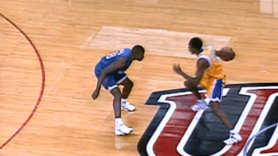 菜鸟时期的科比，只能用初生牛犊不怕虎来形容！[赞]