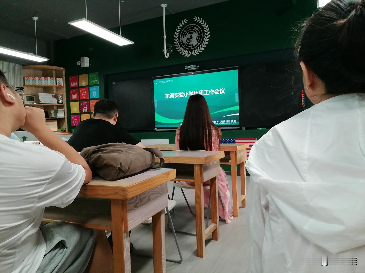 退休第575天，早安。

放羊的和砍柴的人，你是哪一种？

昨天，我根据通知，提