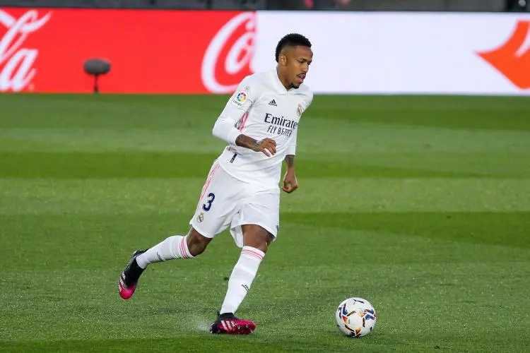 据科贝电台记者Melchor Ruiz透露，皇马无意签下卡瓦哈尔的替代者。皇马右