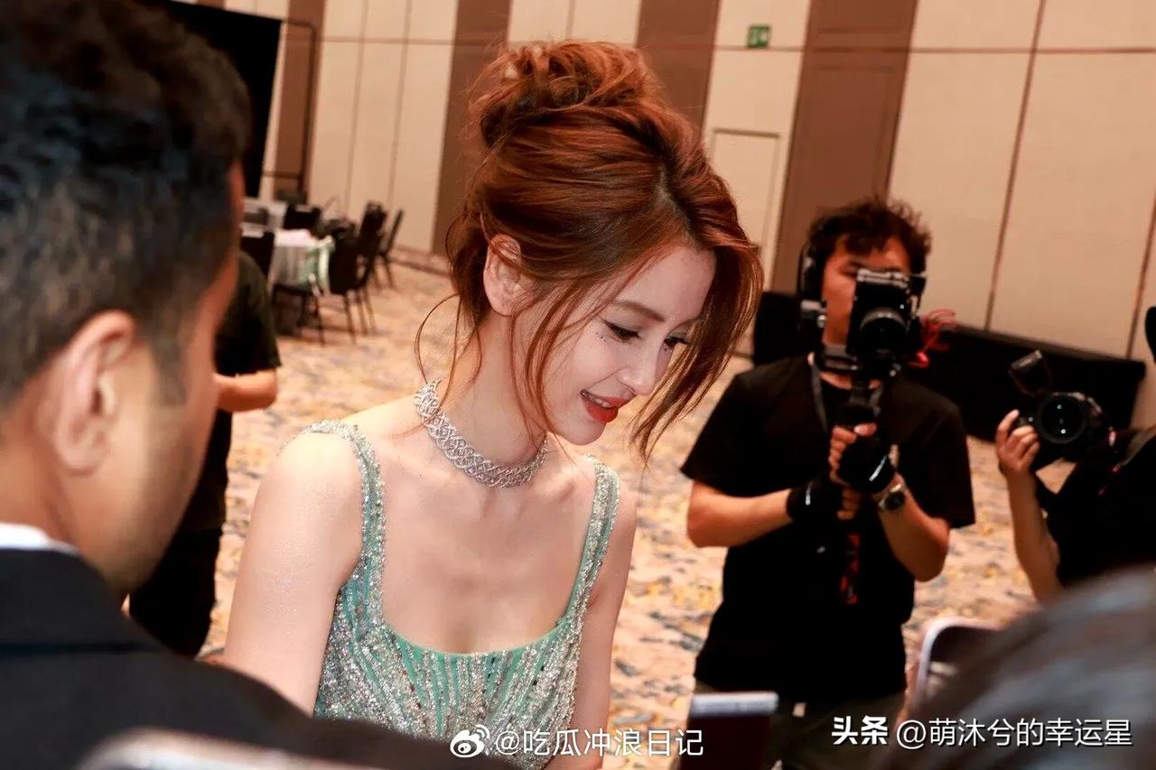Angelababy穿着Tony Ward 2025春夏高定亮相澳门活动🧚🏻