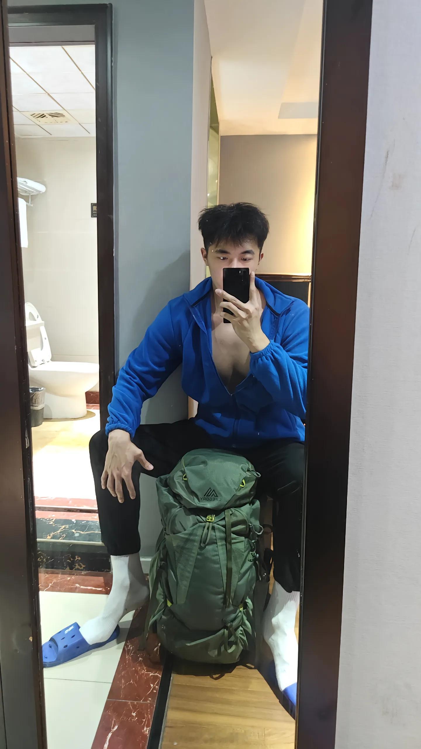 鞋太小穿不进去吗？[害羞] 