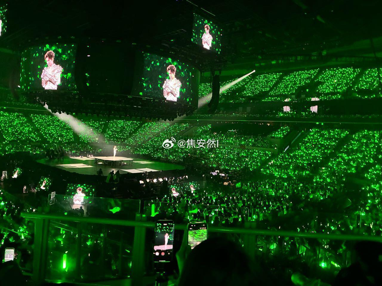 丁禹兮演唱会第二天，依然是座无虚席的绿海 