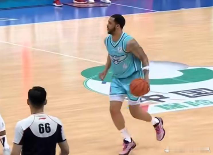 CBA外援砍30分比我喝水还容易 这威瑟斯庞，上半场11分钟就砍下30分，三节结