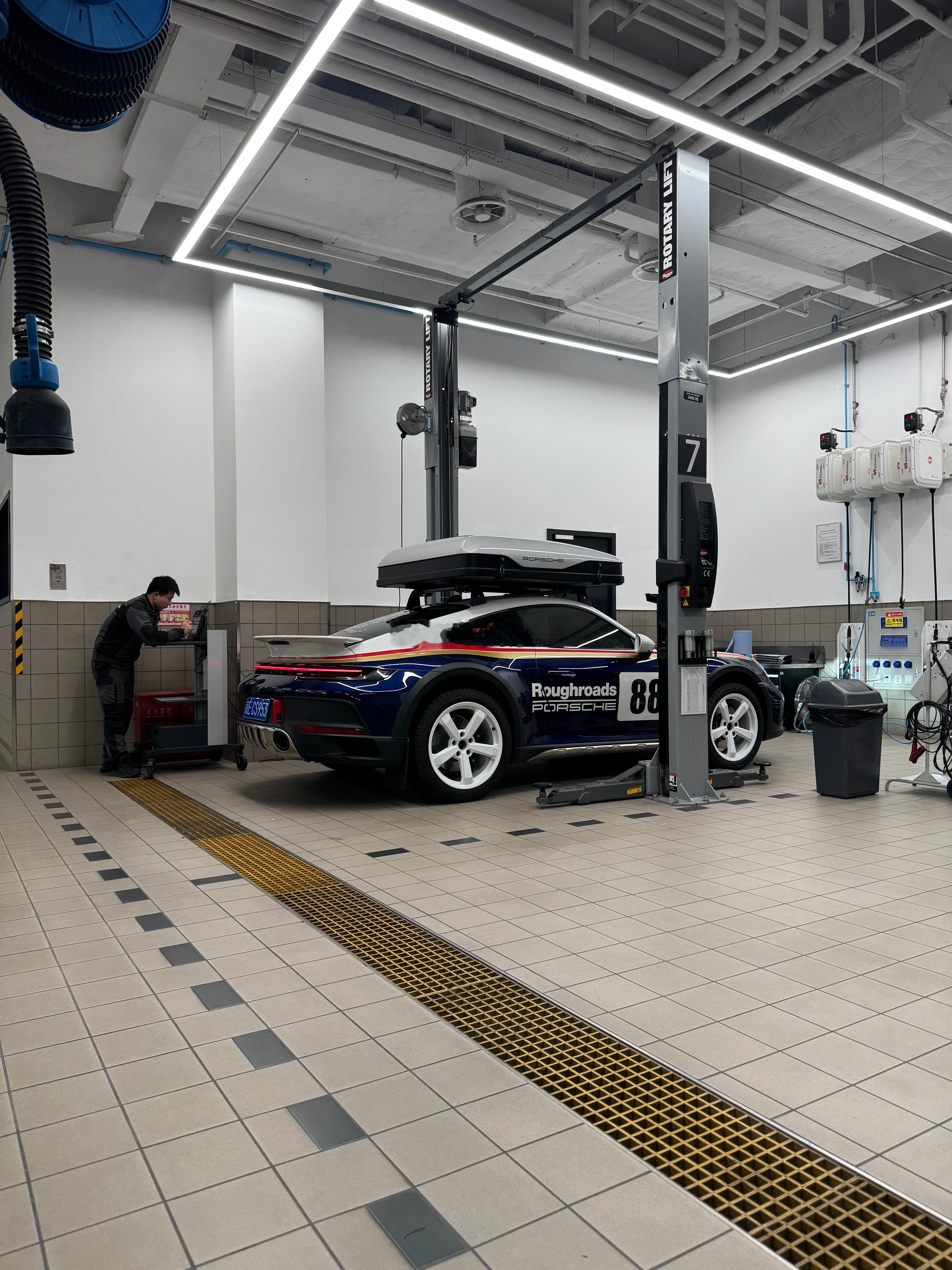 换了新胎好开森啊✌️好多人评论区问我为啥我每台车都喜欢座椅套套❓答案很简单啊，套