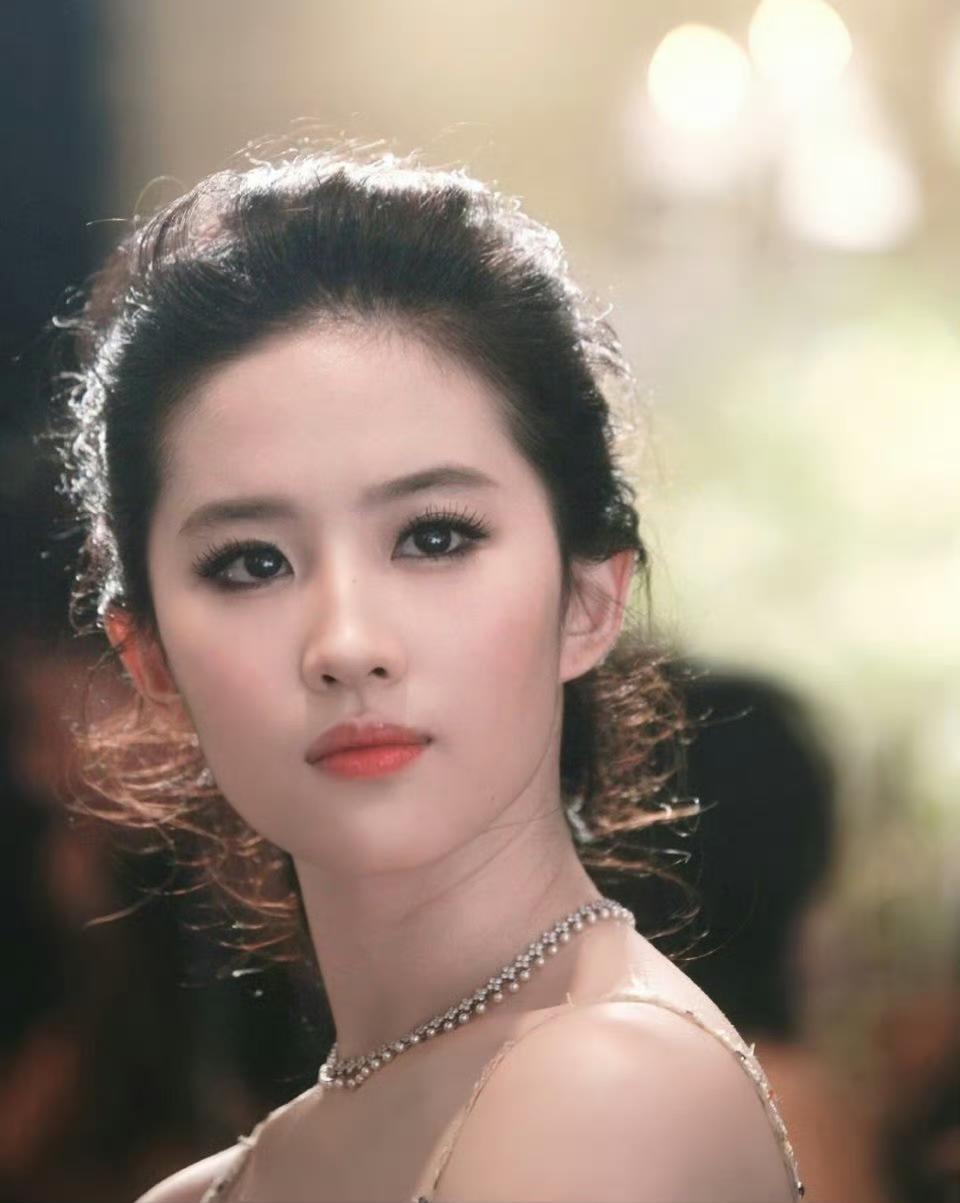 即便是浓妆，也掩不住清丽之色[笑]