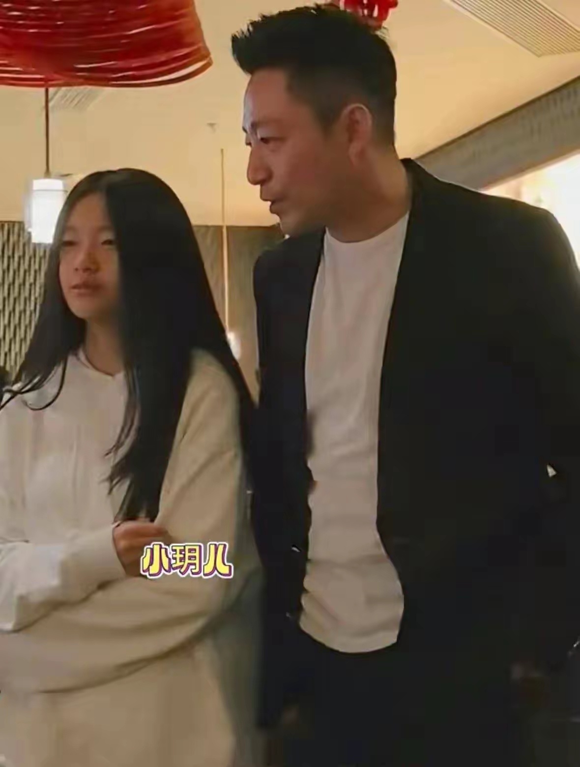 大S女儿玥玥回北京过暑假啦，父女互动太有爱希望小菲把两个孩子直接弄到北京上学，让