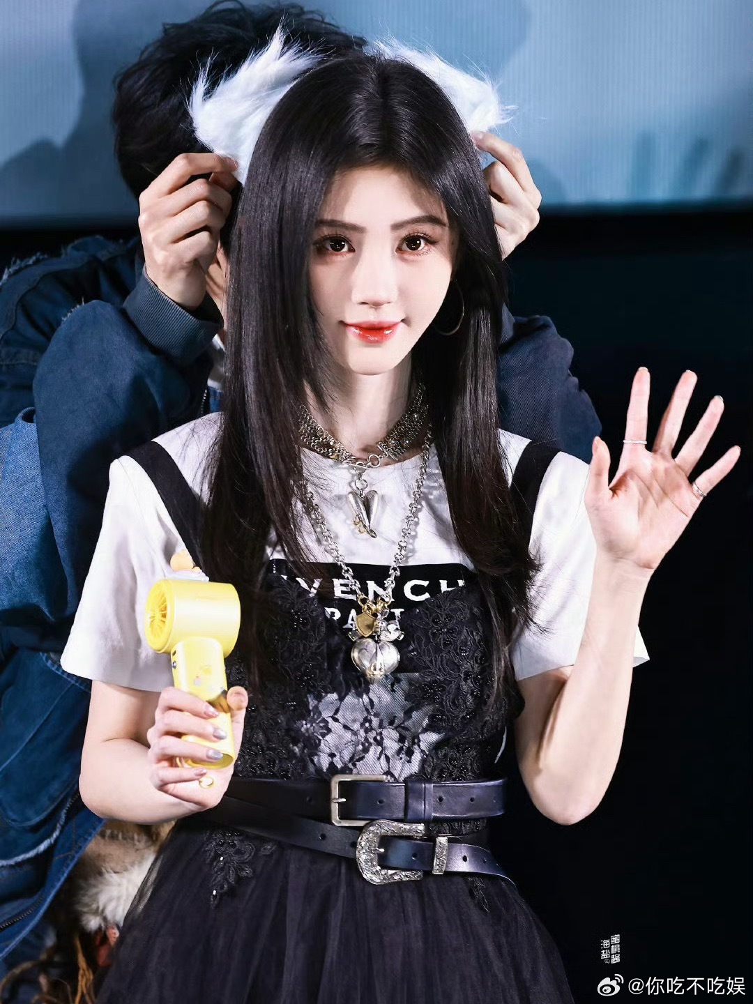 不愧是3000年美女，每一个角度都是美丽的。 