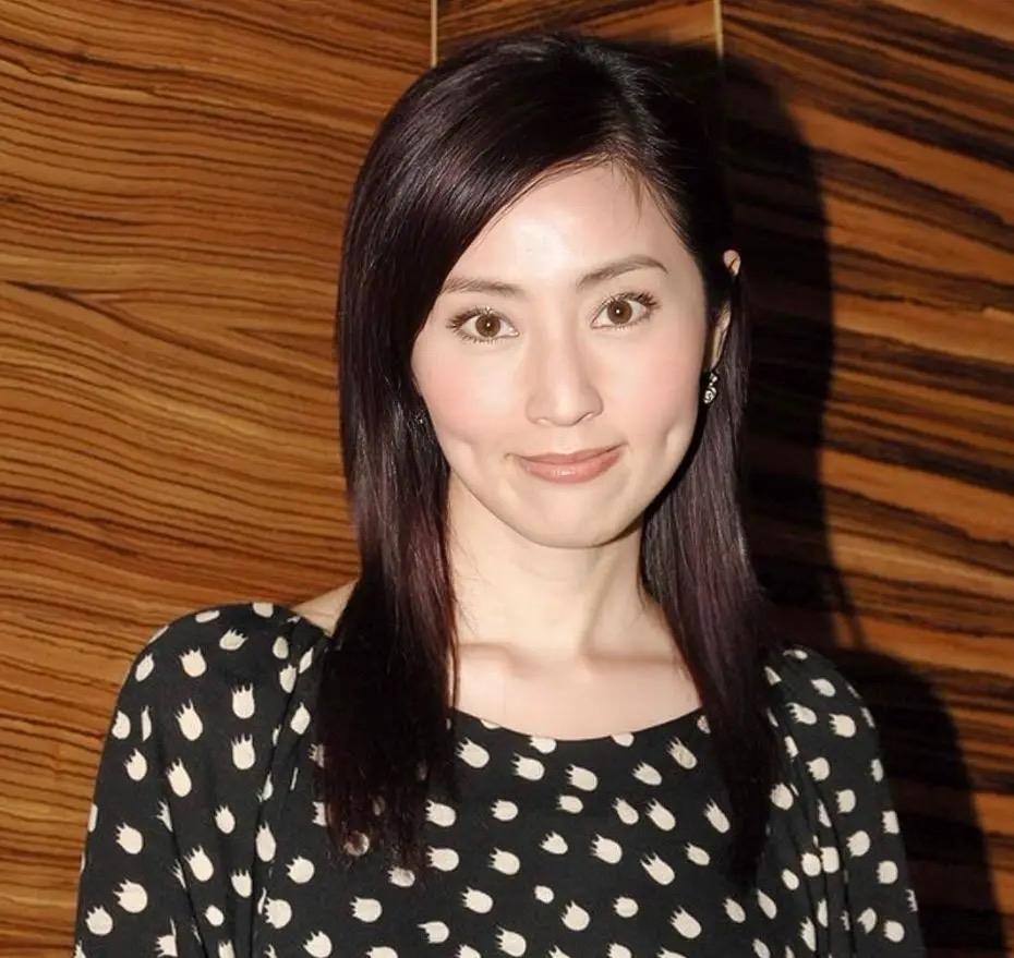 很现实的一段话：“美丽根本不值钱，十个女人，就有一个好看的；三等男人玩美女，二等