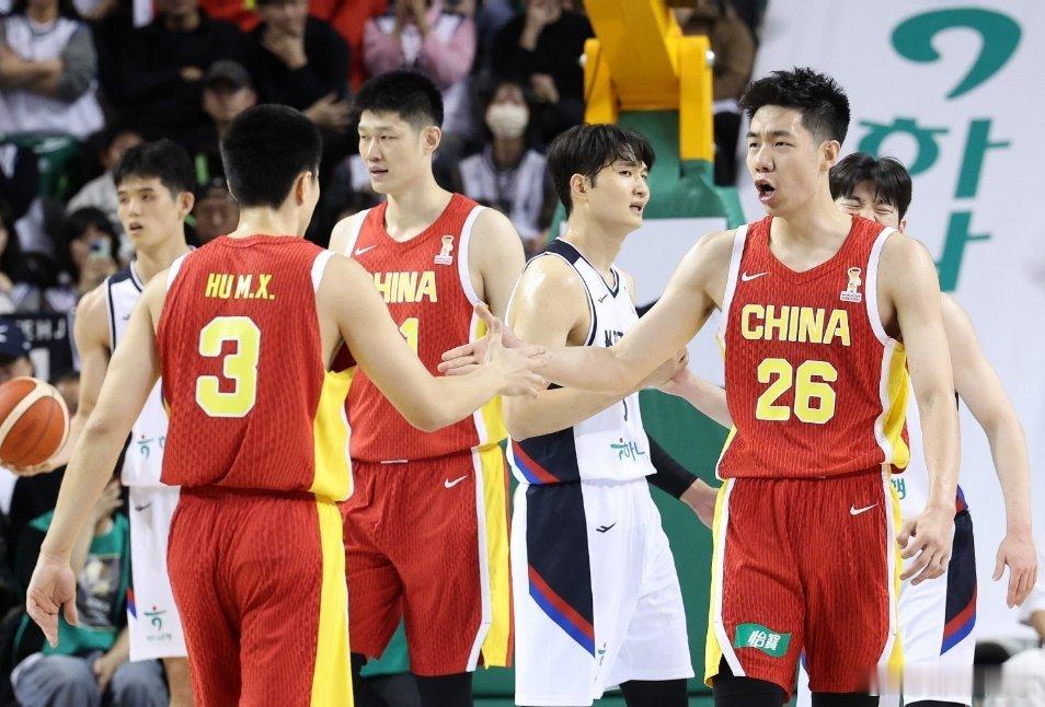 中国男篮vs韩国男篮男篮世预赛 半场战报：中国男篮29-52韩国；李政玹16分，