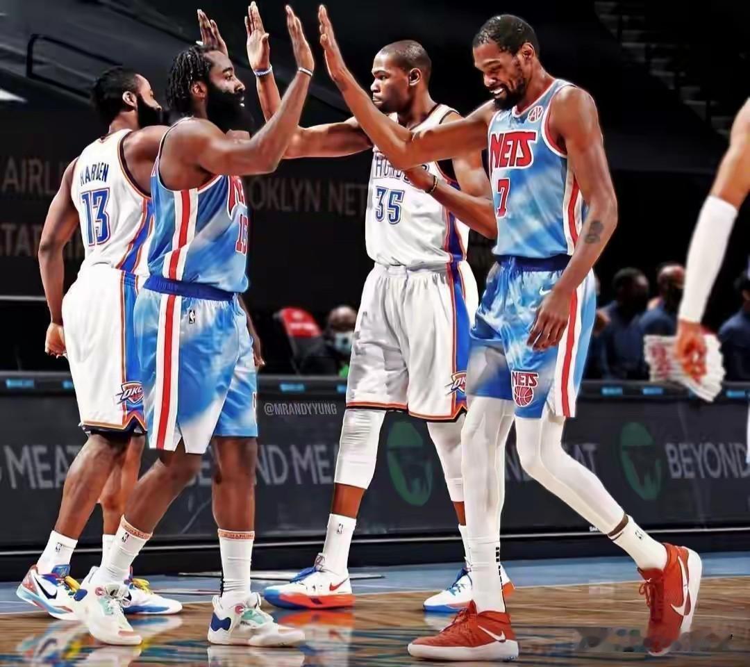 近期，火箭队训练结束后，凯文·杜兰特接受了媒体采访，谈及昔日好兄弟詹姆斯·哈登。