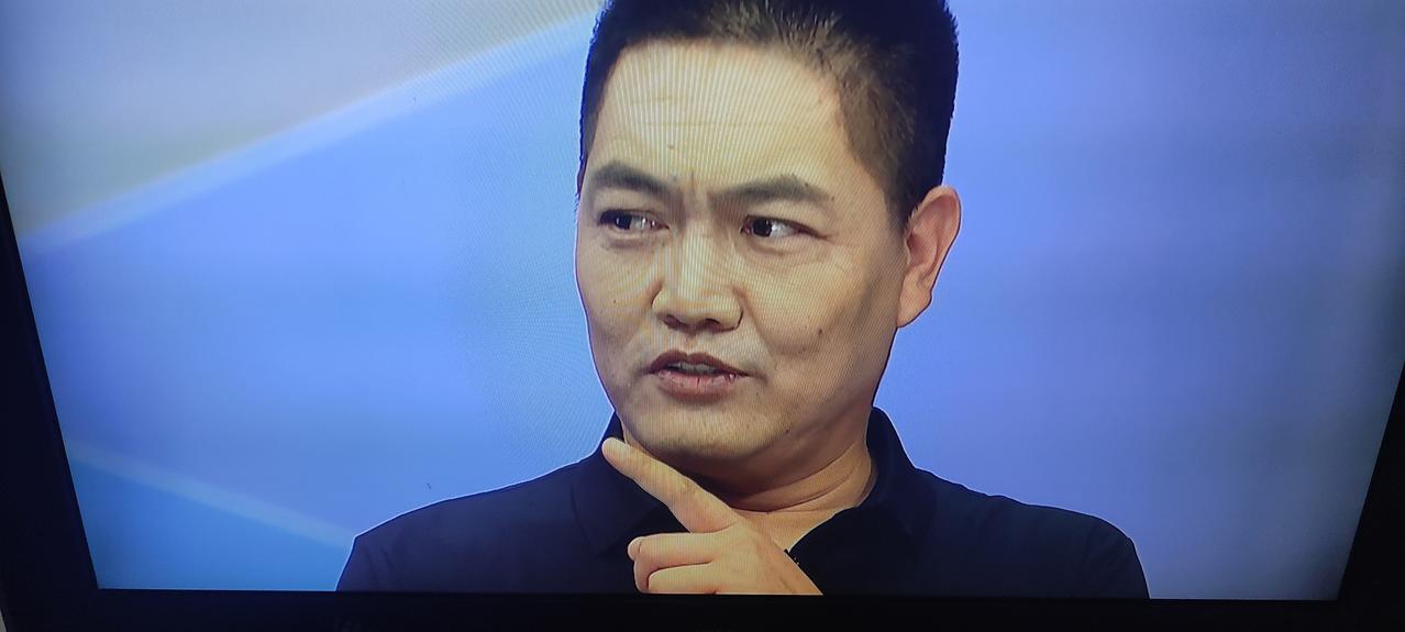今天的《旗开得胜》斗地主节目，孙兆伟继续出场解说比赛、简单明了费话少。西青区老李