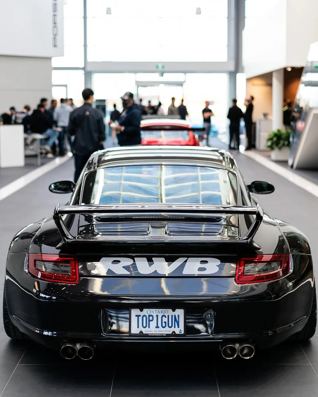 RWB｜Top Gun — 黑色猎鹰，城市掠影当激情遇上工艺，RWB带来震撼之作