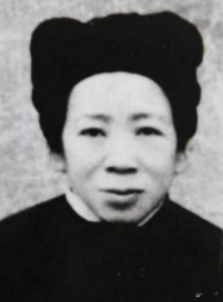 1982年，河北老太太张翠屏临终前，向朱海清坦白，他父亲是一个抗日英雄，他牺牲后