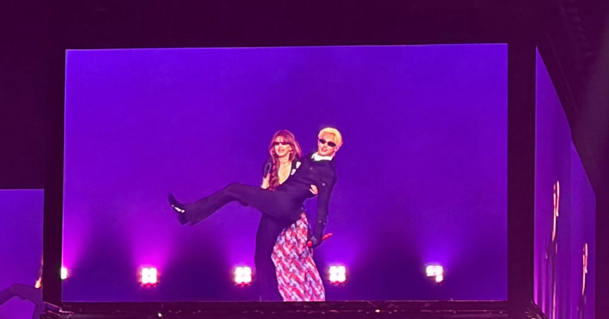 棣欣引力又登上文娱TOP1 谁当时没有zqsg的磕过啊棣欣引力王鹤棣大屏角色没有