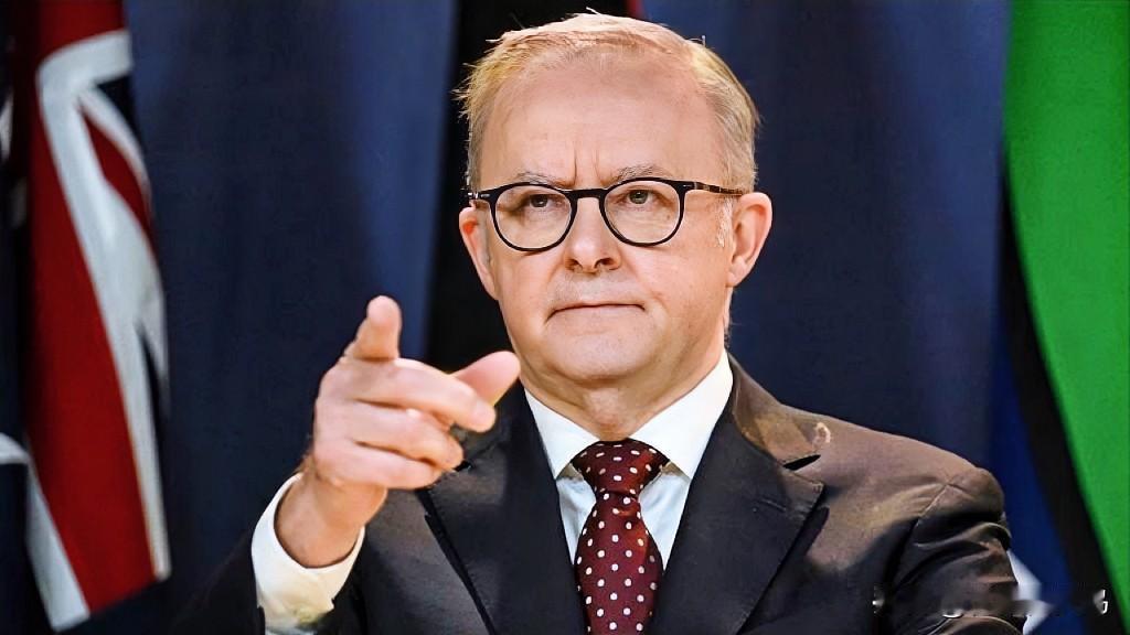 看懂了达尔文港这出戏，背脊阵阵发凉。

这哪里是讲“国家安全”，分明就是明火执仗