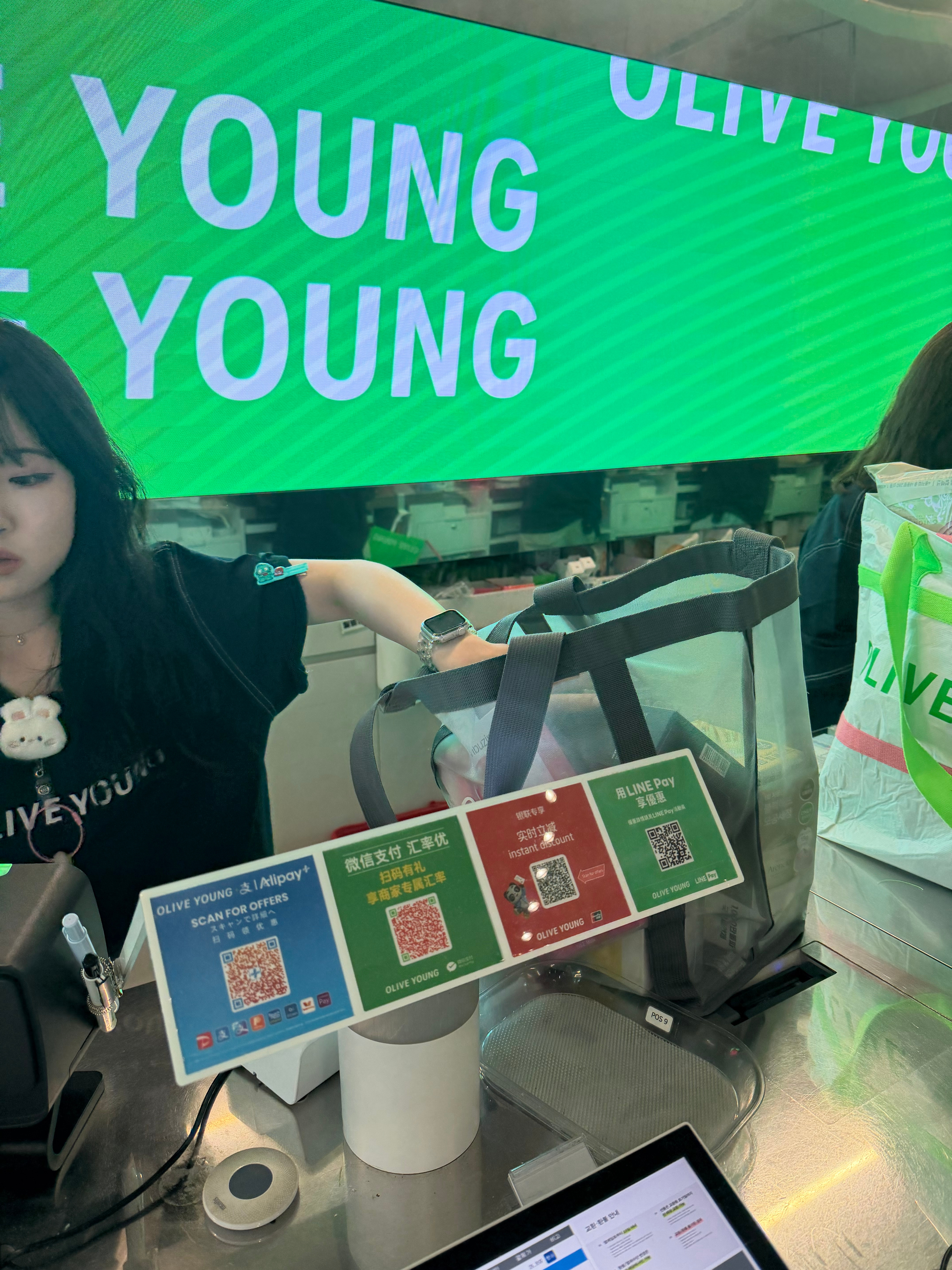 韩国会把所有人变成阿迪男和阿迪女😸🤍又弄了两件加印花的！逛OY最爽的是在店里