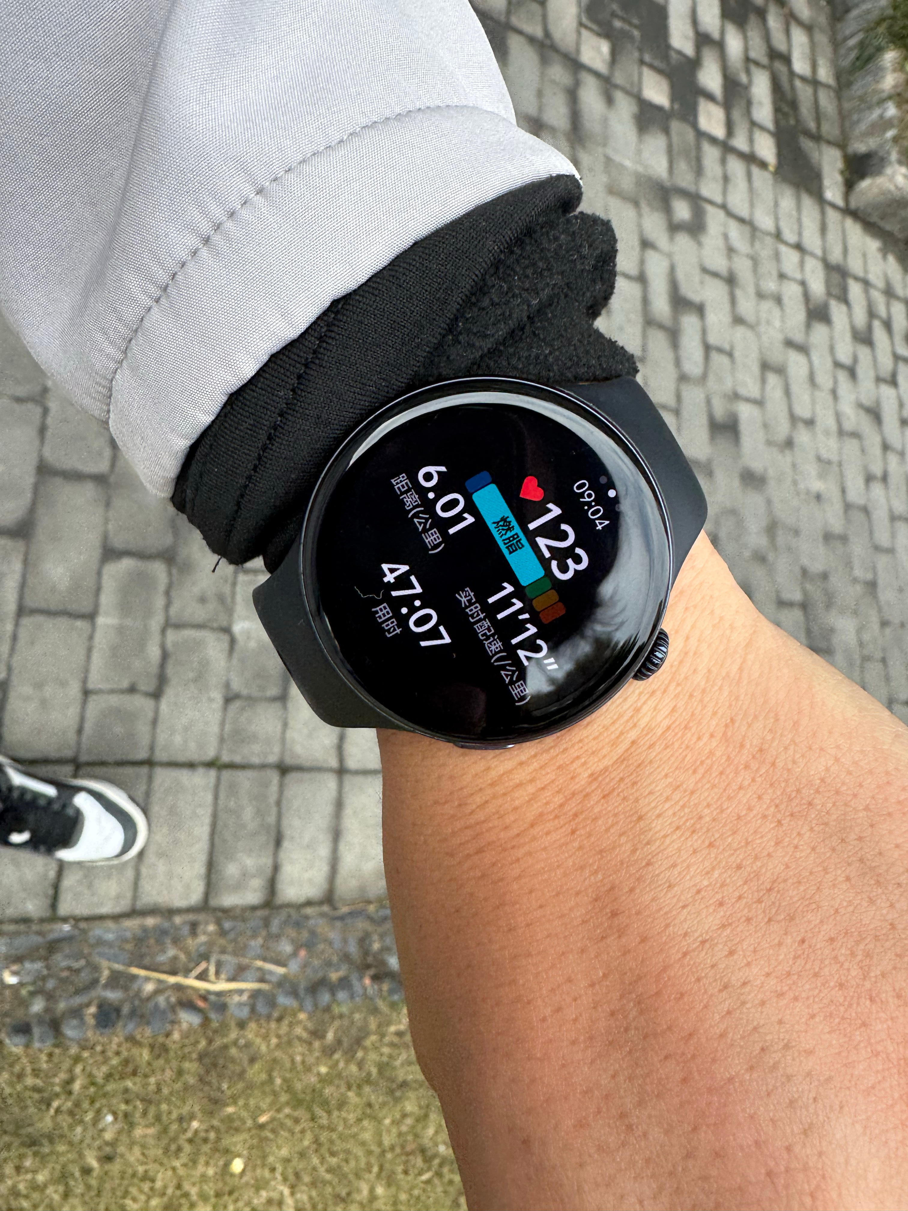 想减肥一定要调整一下吃饭顺序今天47分钟，6公里，感觉今天一点也不冷…… 