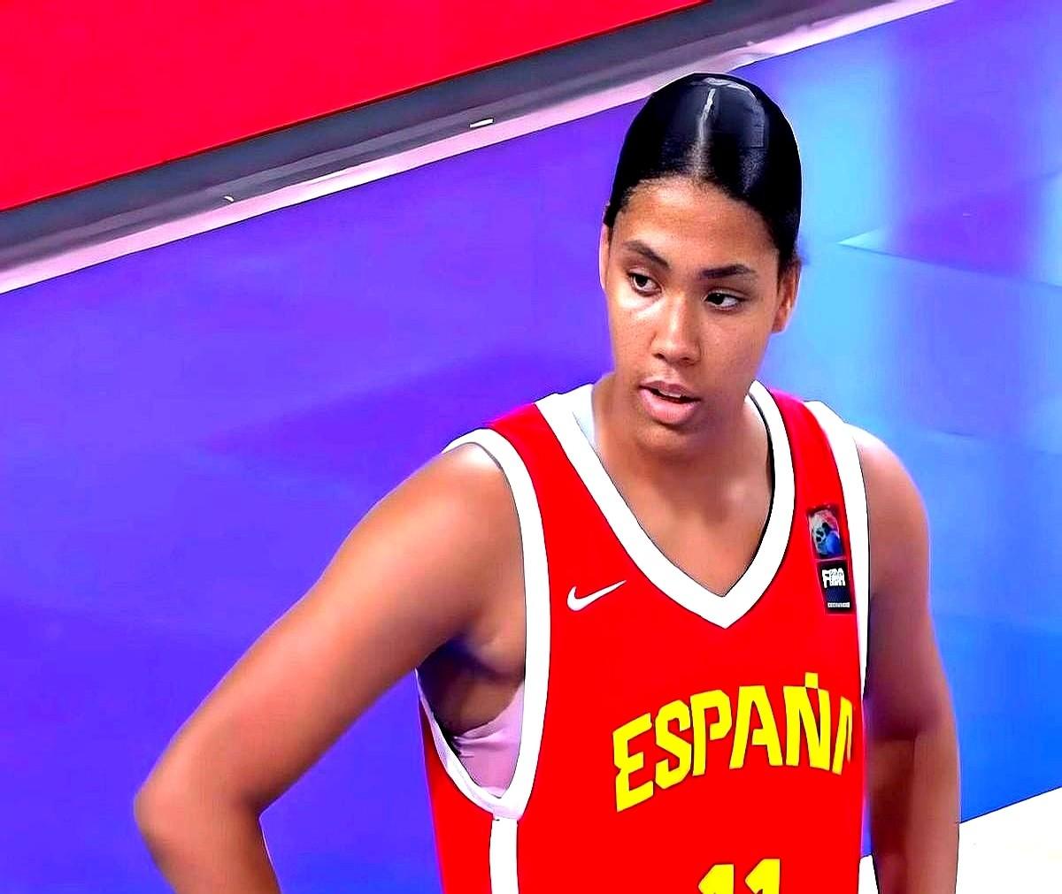 李沅珊飞身冲进人堆抢球那一刻，西班牙队的大个子们都看懵了。

U17女篮碰上西班