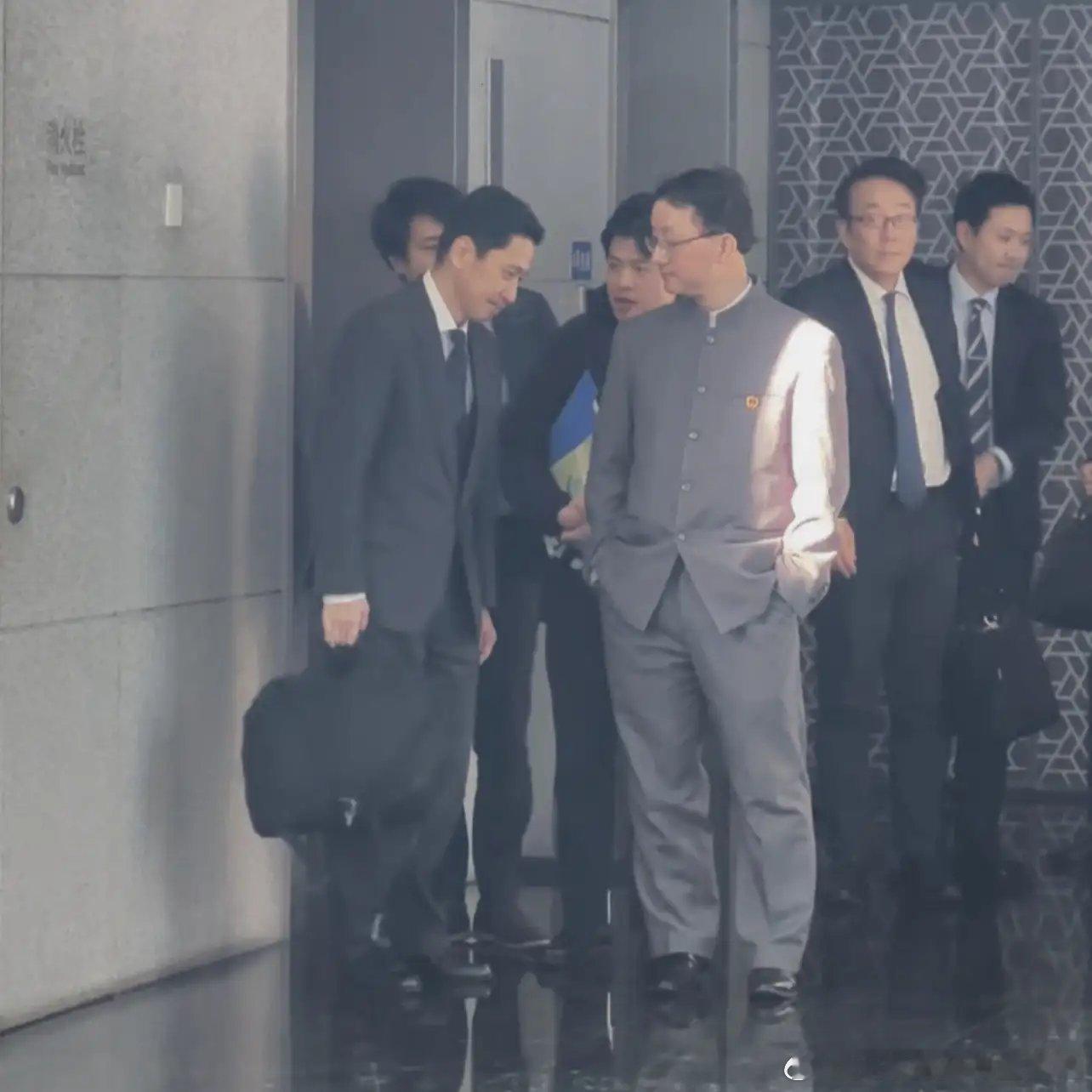 日本外交官走出中国外交部 