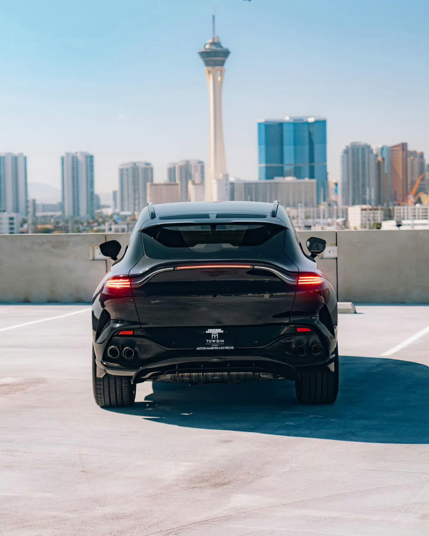 阿斯顿·马丁 DBX707