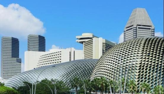 仅仅5年时间，香港就被新加坡远远甩开。2019年时，两地GDP差距还只有68亿美