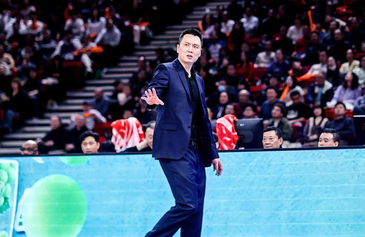 上海久事主帅卢伟真是太无奈了！今天CBA总决赛迎来了G4，上海久事对阵浙江浙商证
