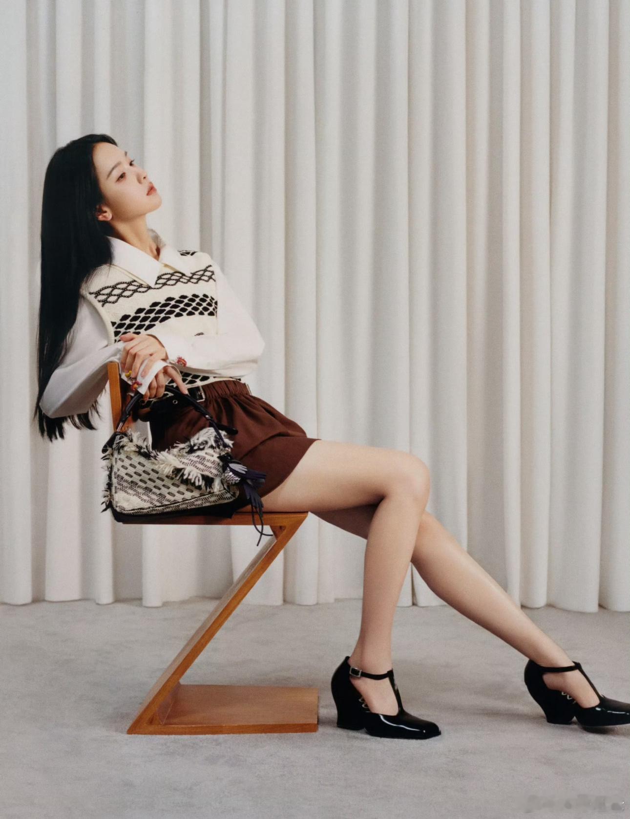 陈都灵罗意威新物料又来了去年海内外网同步官宣的品牌大使陈都灵一次次用自己的实力证