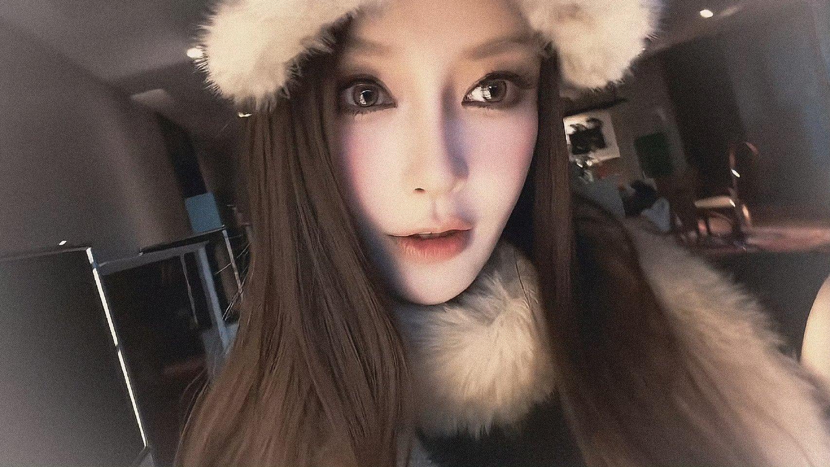 angelababy久违的自拍，这状态梦回早期美成芭比娃娃了 