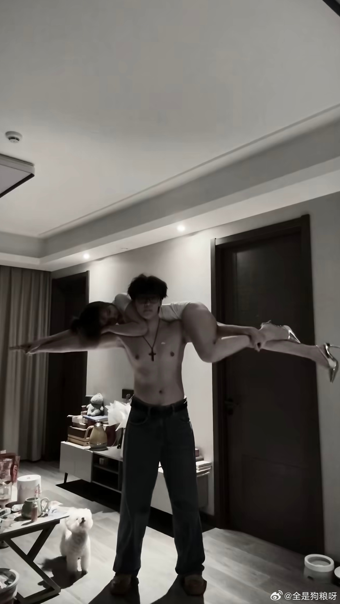 男人只需要扛得起事和自己的女人  ​​​