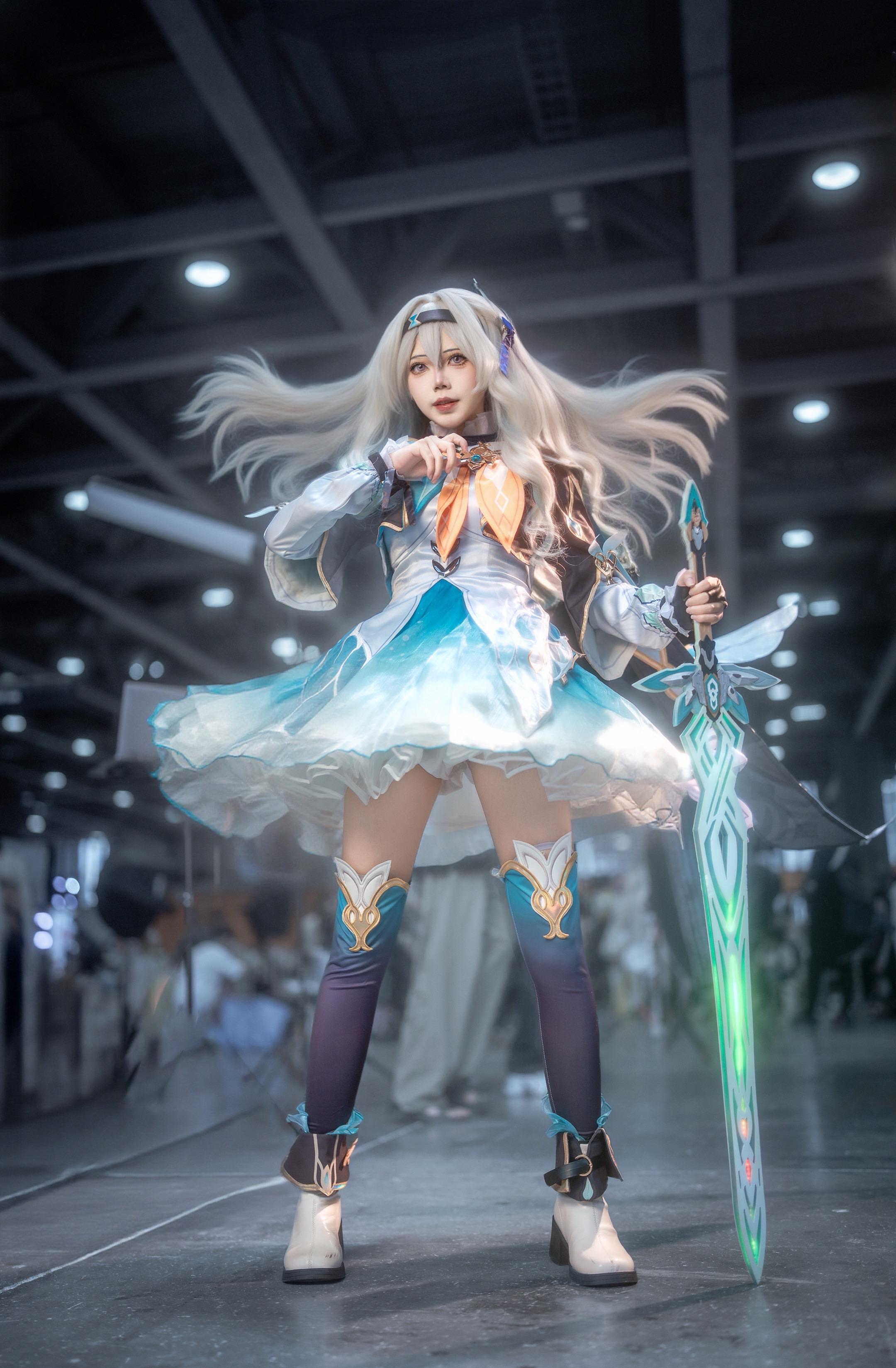 流萤。     出镜是姜姜