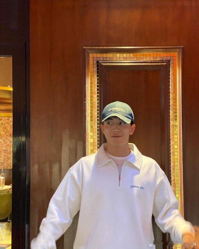 #南柱赫退伍后首晒照# 南柱赫帅得太可以了！男友力max！ ​​​